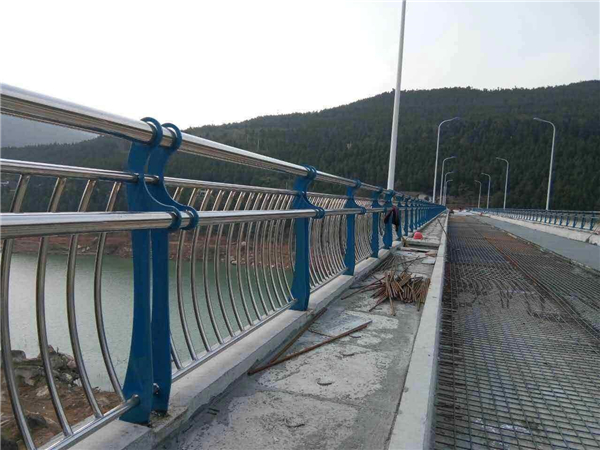 庆阳不锈钢桥梁护栏的特点及其在桥梁安全中的重要作用